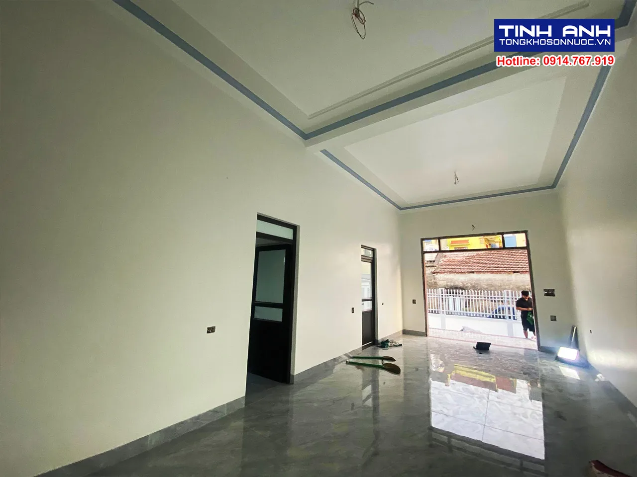 Thi công sơn nhà 1 tầng mã màu 9918 và 4072 thiết kế phòng khách rộng rãi