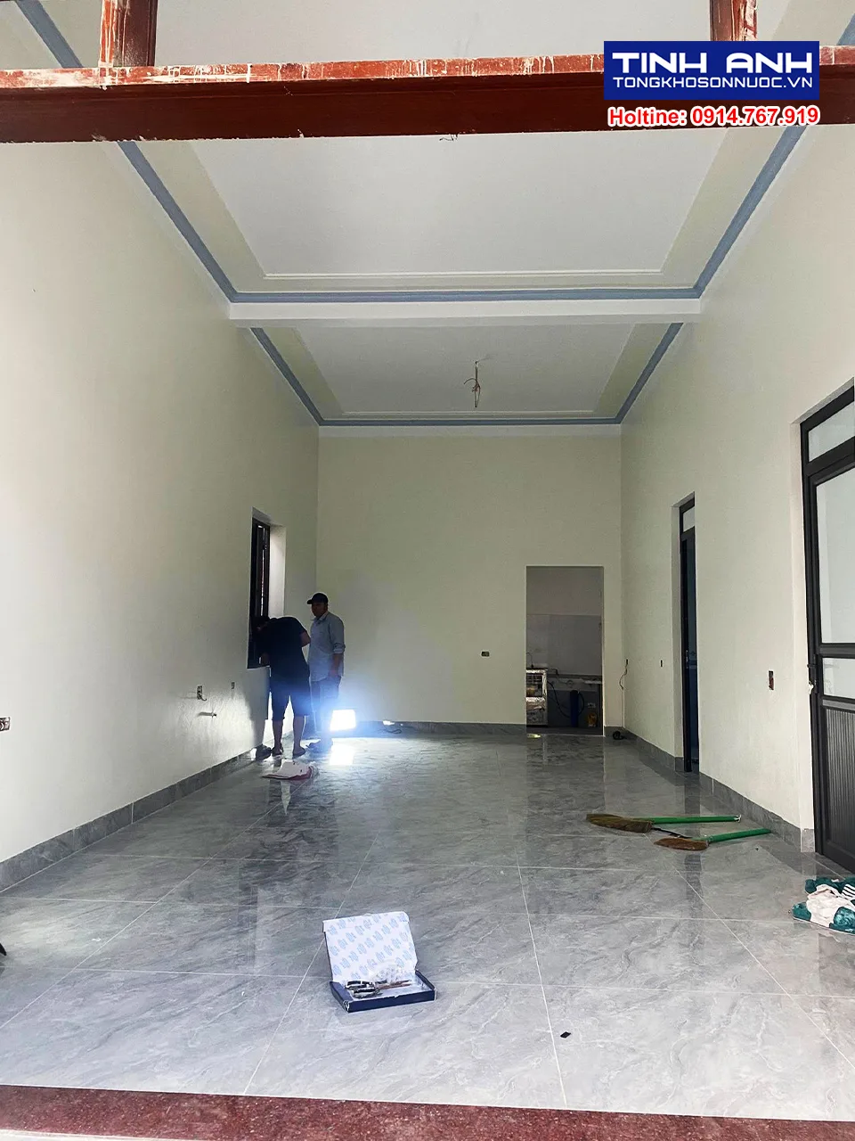 Thi công sơn nhà 1 tầng mã màu 9918 và 4072 thiết kế viền xanh ghi nhẹ