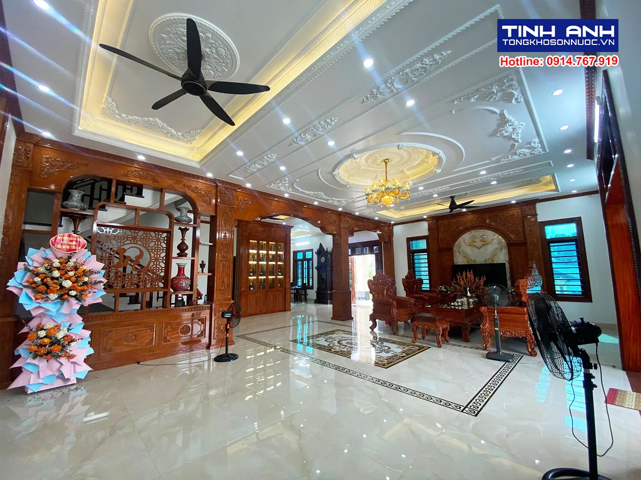 Thi công sơn biệt thự tân cổ điển - Hệ cột và vòm gỗ trang trí