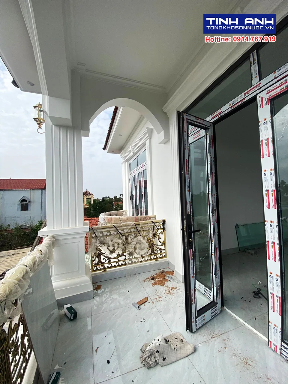 Sơn Jotun biệt thự mã màu trắng sứ - Ban công và lan can nghệ thuật