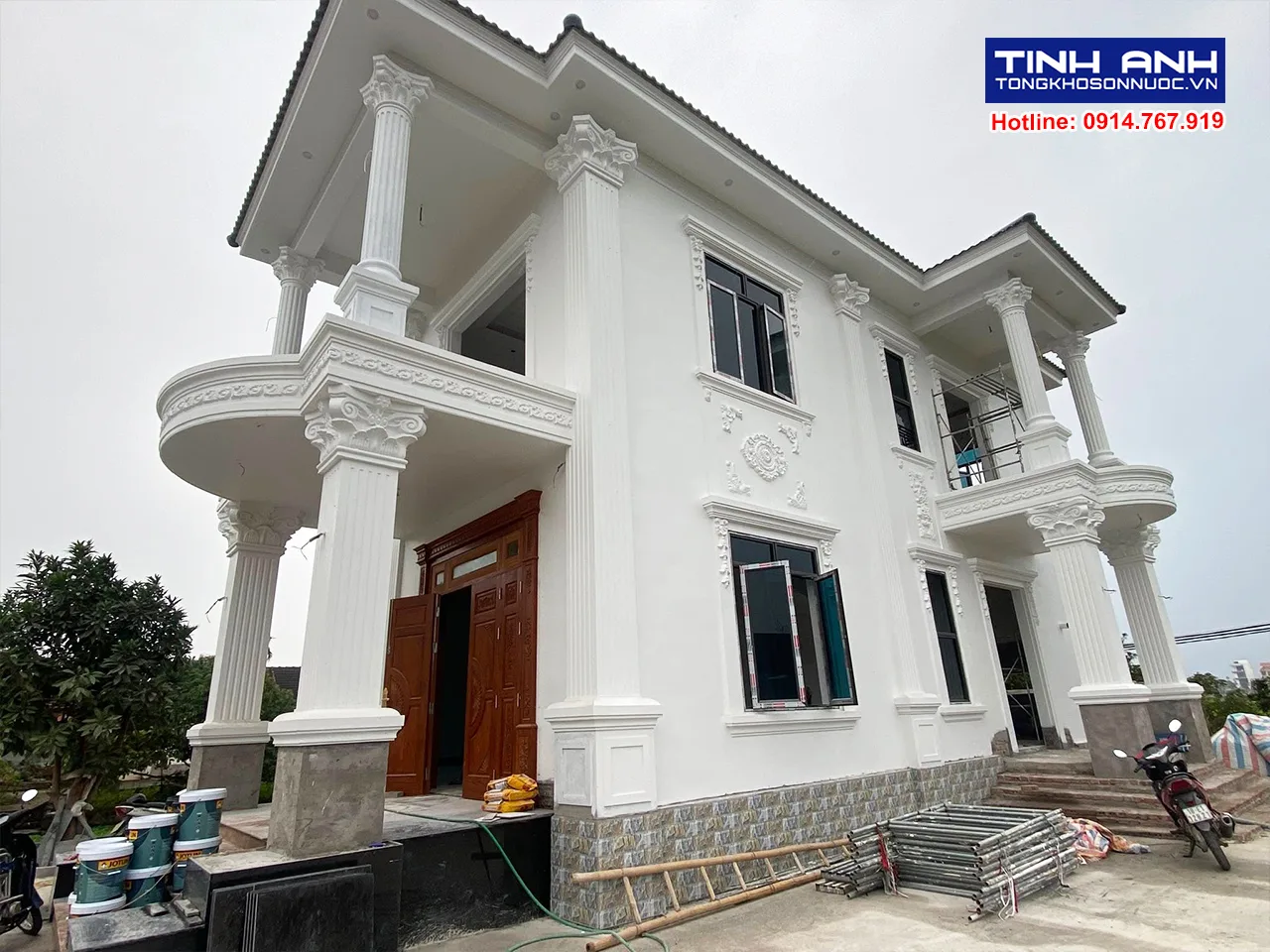 Thi công sơn nhà 2 tầng  sử dụng mã màu sơn trắng sứ