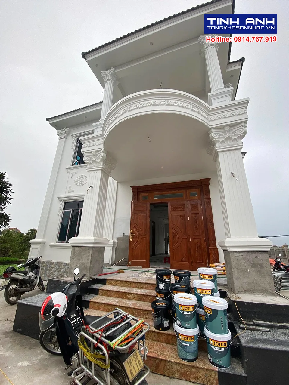 Thi công sơn nhà 2 tầng sử dụng mã màu sơn trắng sứ