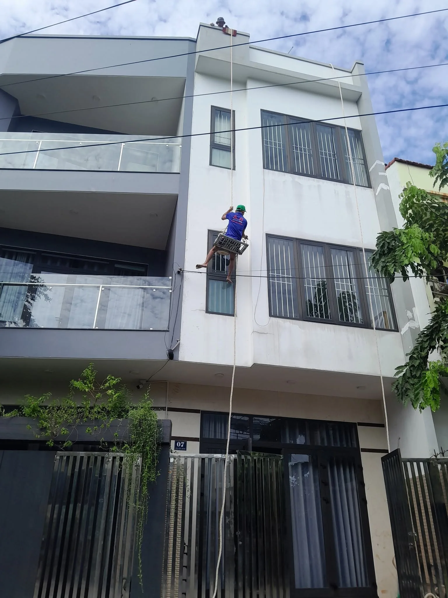 Dịch vụ thi công sơn Dulux trọn gói tại Hà Nội